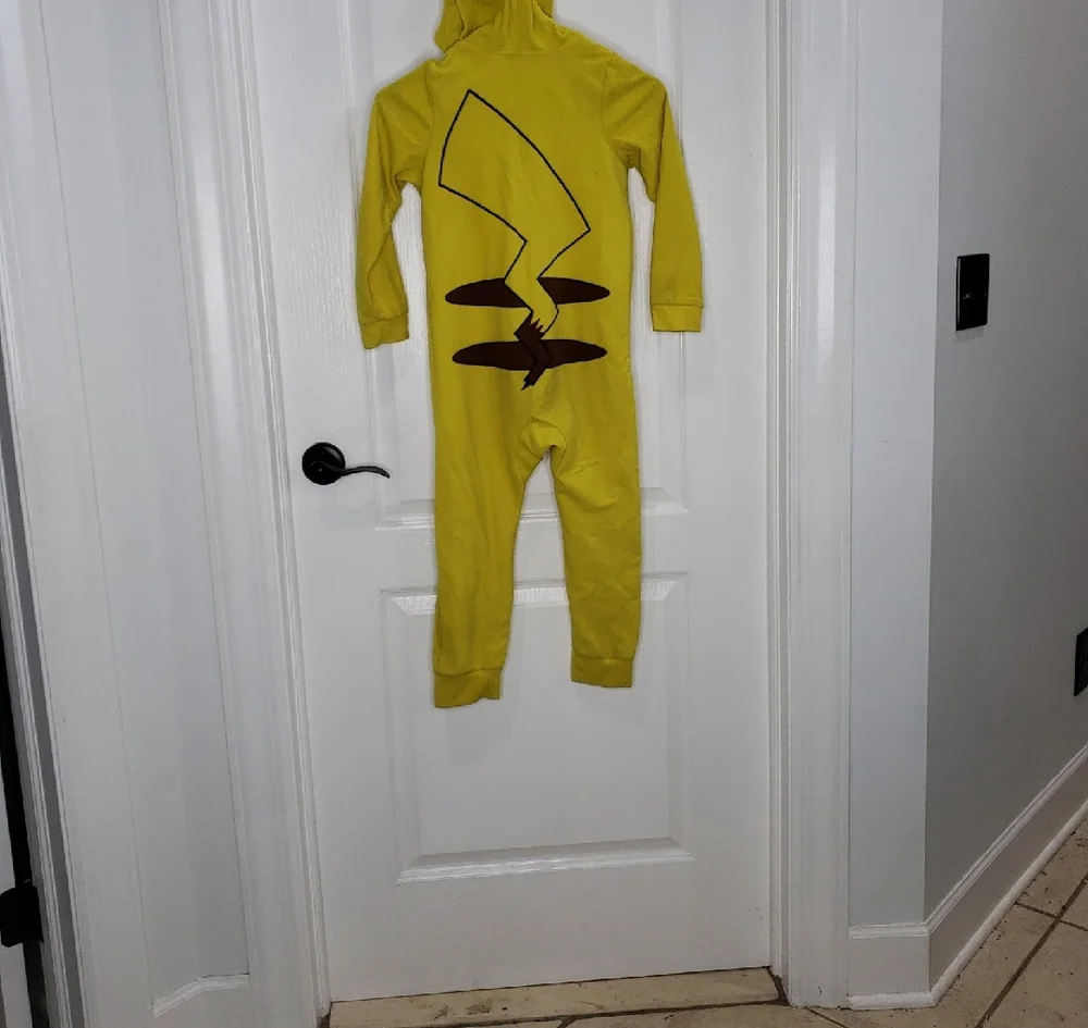 Pikachu Pokemon Pajama Onesie 2017 Nintendo Size 6/7 Hooded
